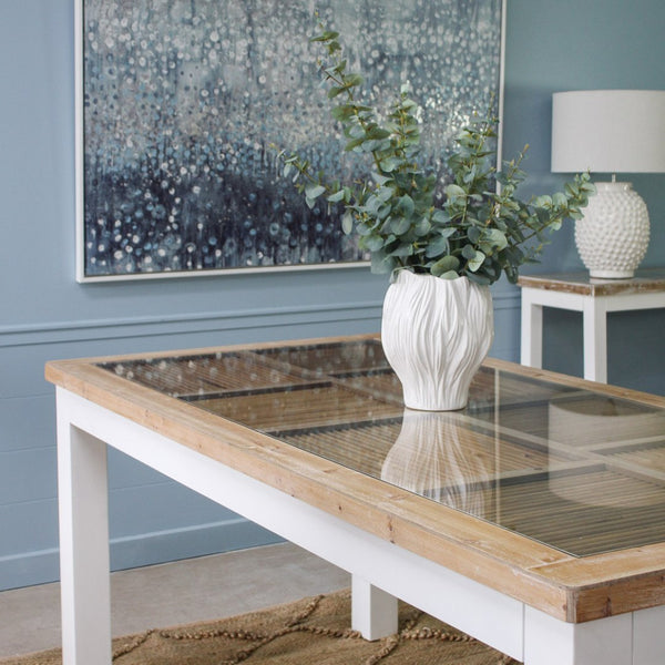 hamptons style décor and dining table