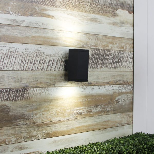 SG Quality Outdoor Wall Light in Black Image 1 - uhol_sg71202bk